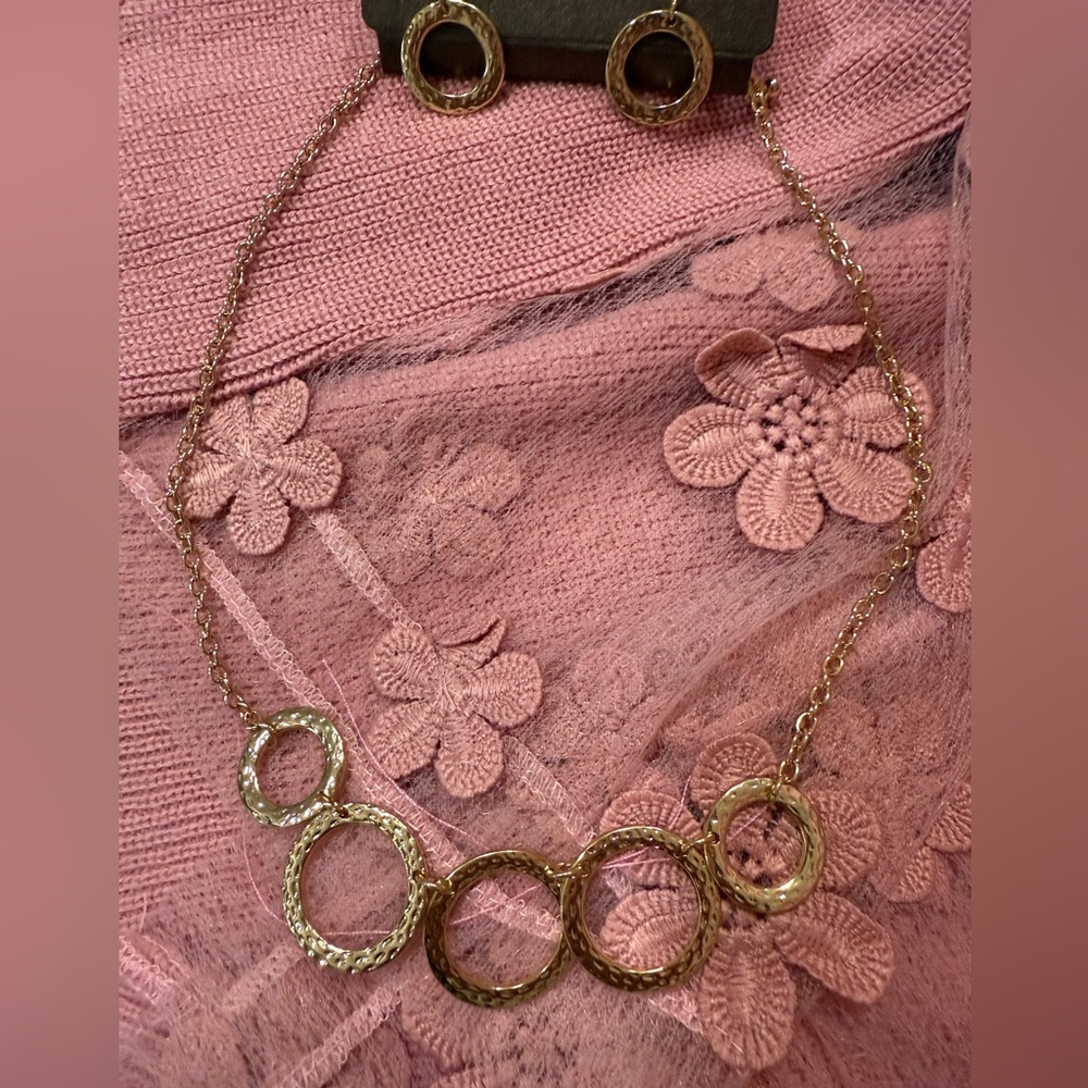 ShopEvelynne Gold Circle Necklace Set